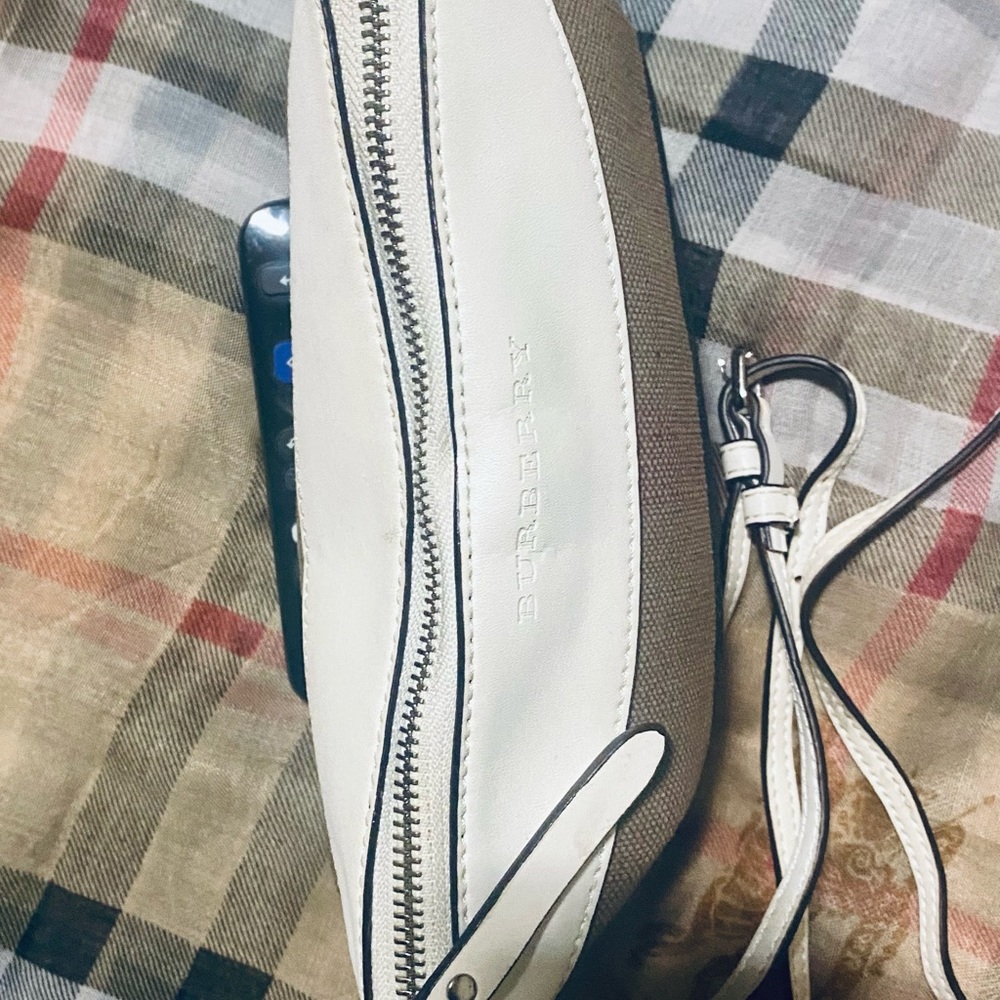 Pre owned Authentic Burberry canvas leather Peyton white crossbody shoulder bag - Picture 14 of 15